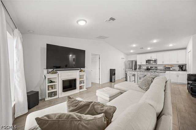 4004 NE 23rd AVE, Cape Coral, FL 33909