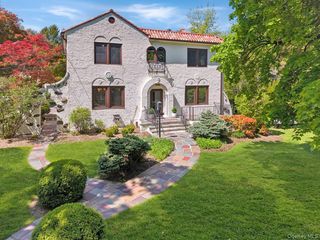 62 Broadfield Road, New Rochelle, NY 10804