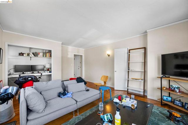 367 41st St, Oakland, CA 94609