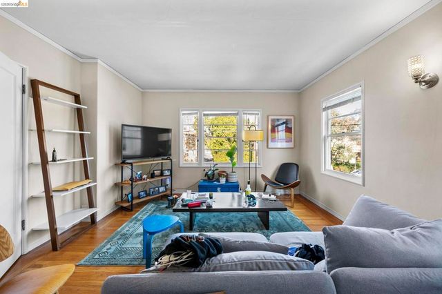 367 41st St, Oakland, CA 94609