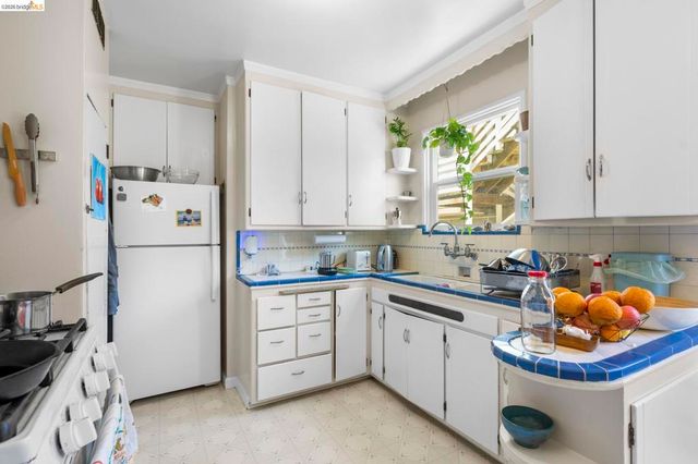 367 41st St, Oakland, CA 94609