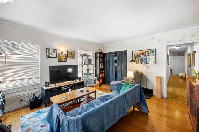 367 41st St, Oakland, CA 94609