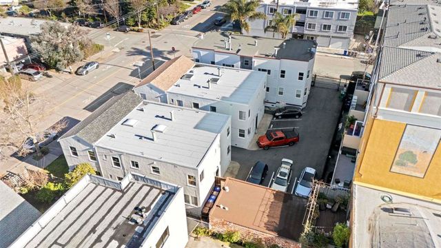 367 41st St, Oakland, CA 94609
