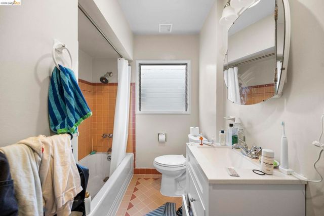 367 41st St, Oakland, CA 94609