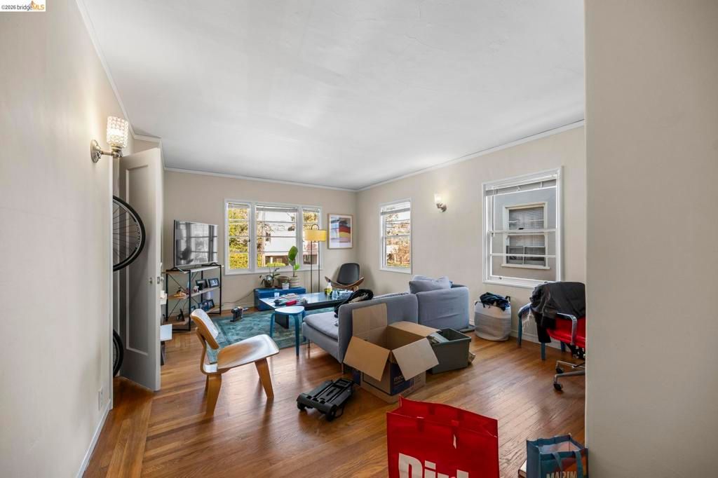 Image 12 of property listing at 367 41st St, Oakland, CA 94609