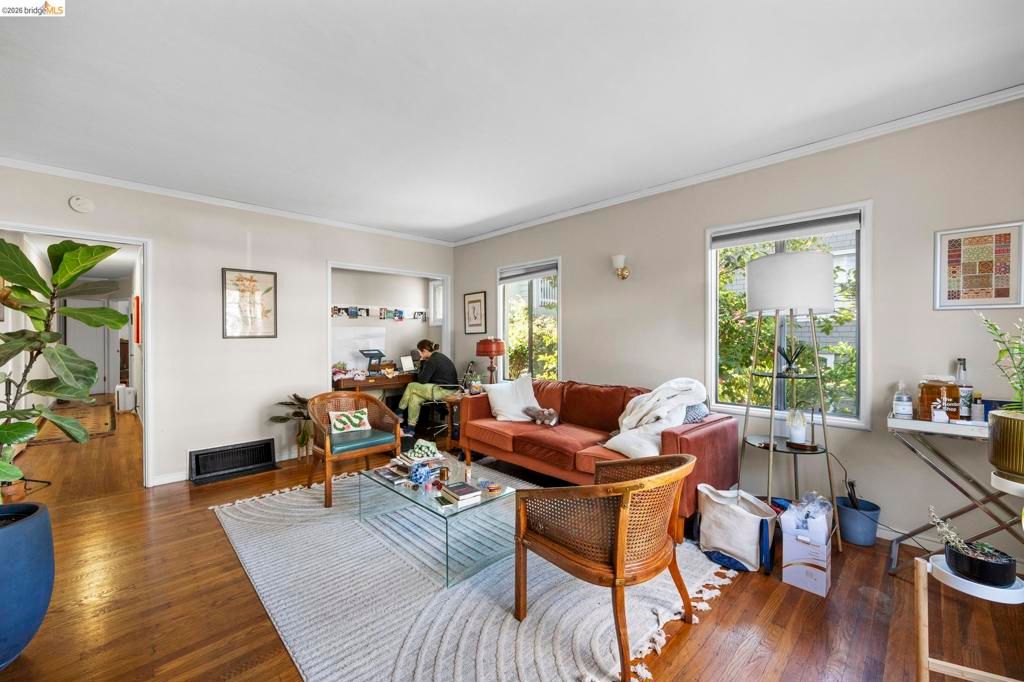 Image 13 of property listing at 367 41st St, Oakland, CA 94609