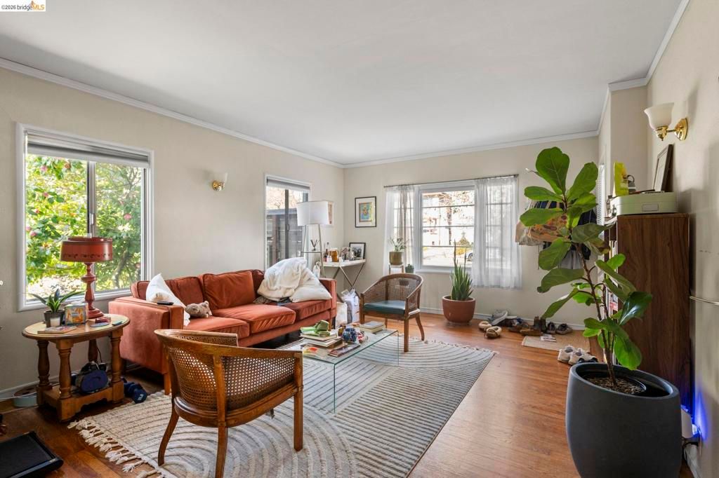 Image 14 of property listing at 367 41st St, Oakland, CA 94609