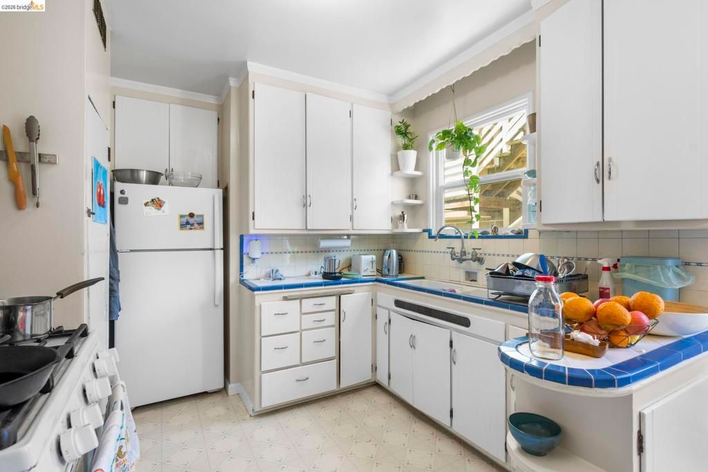 Image 18 of property listing at 367 41st St, Oakland, CA 94609