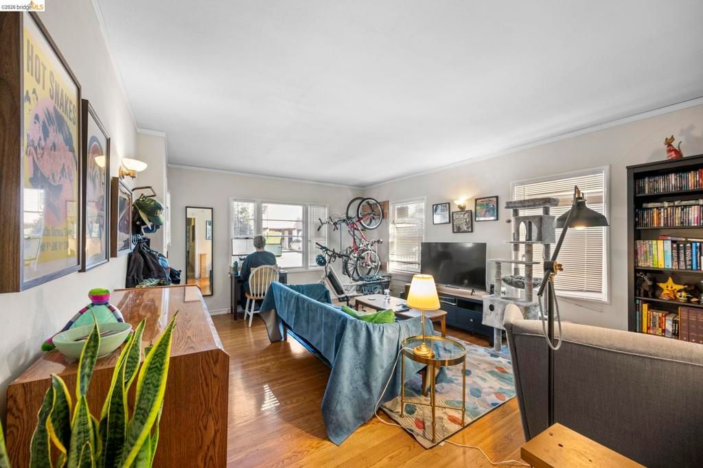 Image 25 of property listing at 367 41st St, Oakland, CA 94609