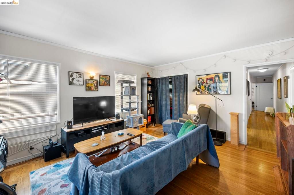 Image 26 of property listing at 367 41st St, Oakland, CA 94609