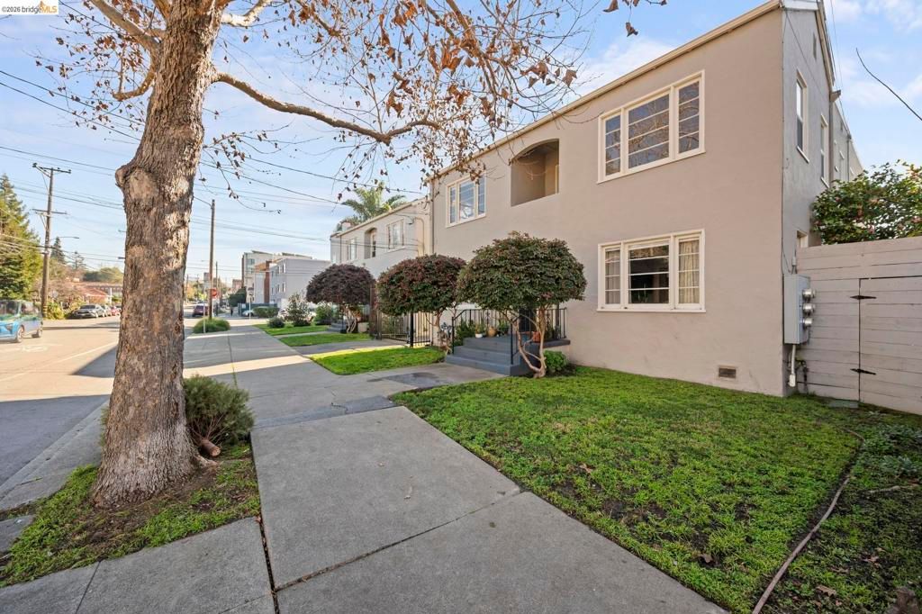 Image 27 of property listing at 367 41st St, Oakland, CA 94609