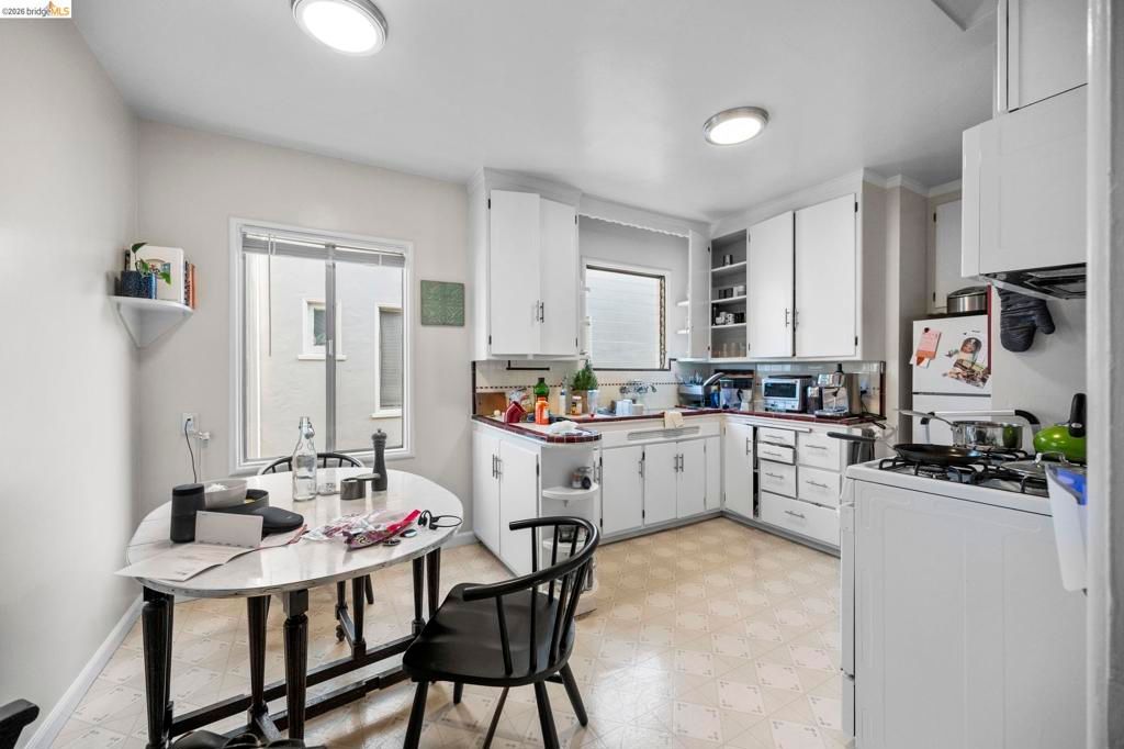 Image 9 of property listing at 367 41st St, Oakland, CA 94609