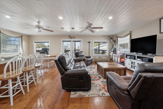 364 NE 256TH AVENUE, Suwannee, FL 32692