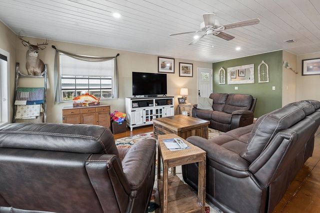 364 NE 256TH AVENUE, Suwannee, FL 32692