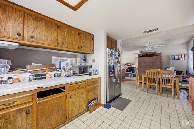 6200 Summerfield Drive, Bakersfield, CA 93313