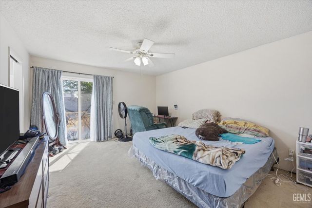 6200 Summerfield Drive, Bakersfield, CA 93313