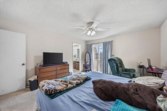 6200 Summerfield Drive, Bakersfield, CA 93313