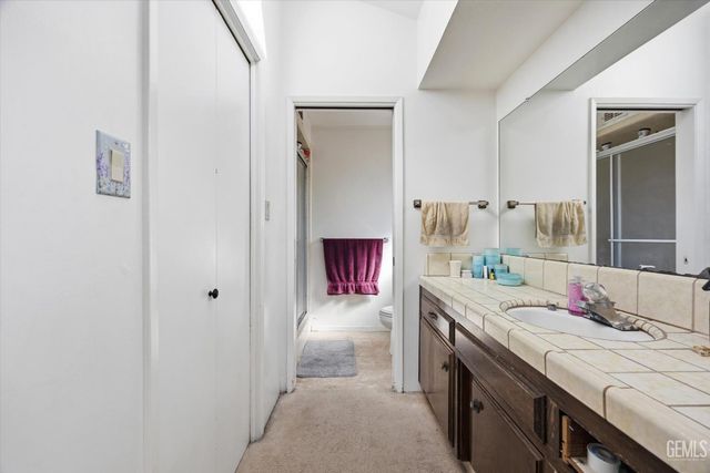 6200 Summerfield Drive, Bakersfield, CA 93313