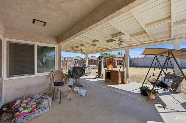 6200 Summerfield Drive, Bakersfield, CA 93313