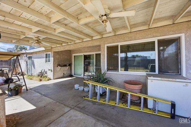 6200 Summerfield Drive, Bakersfield, CA 93313