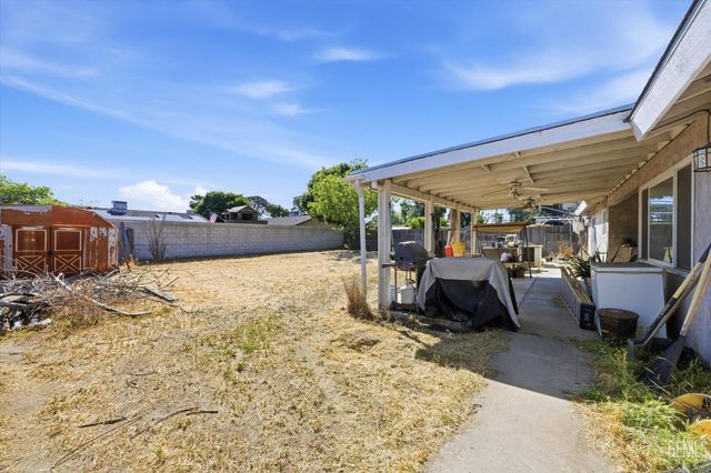 6200 Summerfield Drive, Bakersfield, CA 93313