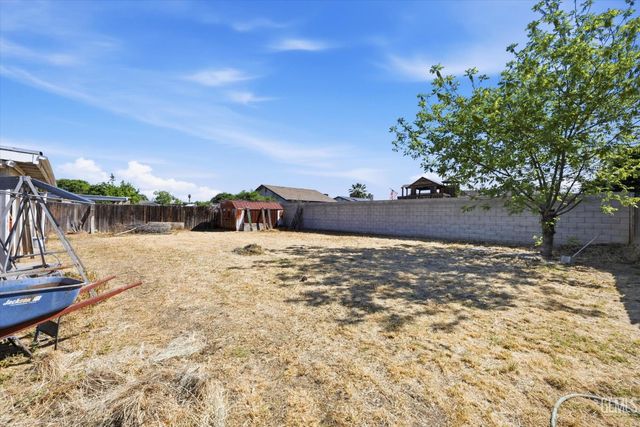 6200 Summerfield Drive, Bakersfield, CA 93313