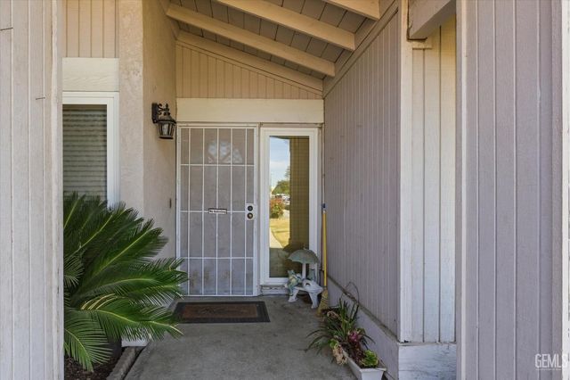 6200 Summerfield Drive, Bakersfield, CA 93313