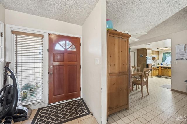 6200 Summerfield Drive, Bakersfield, CA 93313