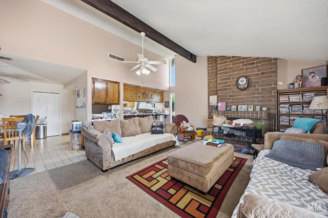 6200 Summerfield Drive, Bakersfield, CA 93313