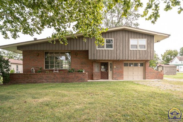 305 Maple ST, Wellsville, KS 66092