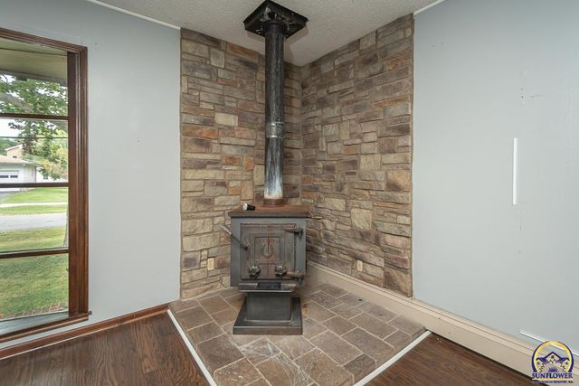 305 Maple ST, Wellsville, KS 66092