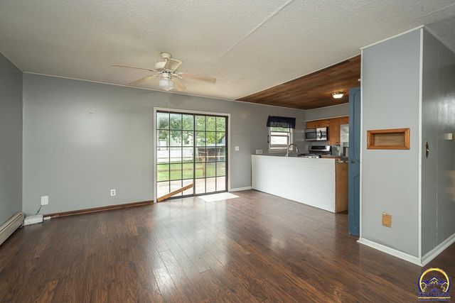 305 Maple ST, Wellsville, KS 66092