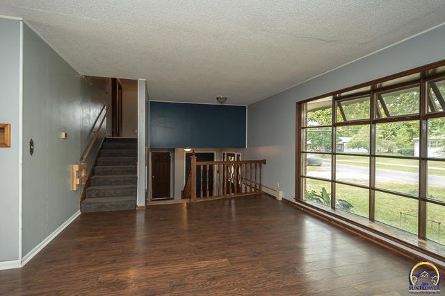 305 Maple ST, Wellsville, KS 66092