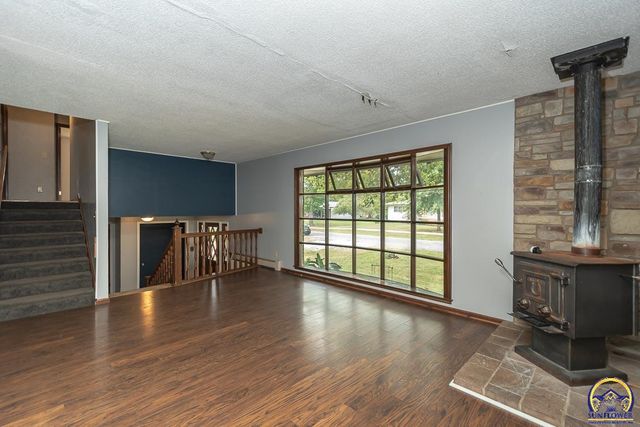 305 Maple ST, Wellsville, KS 66092