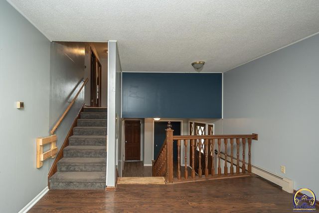 305 Maple ST, Wellsville, KS 66092