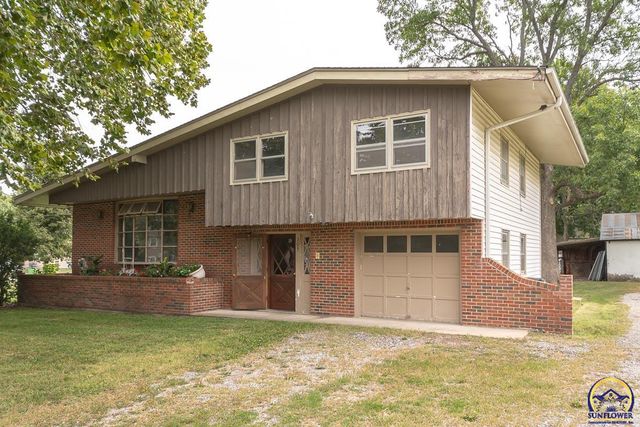 305 Maple ST, Wellsville, KS 66092