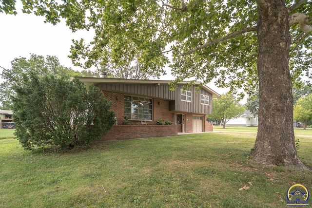 305 Maple ST, Wellsville, KS 66092