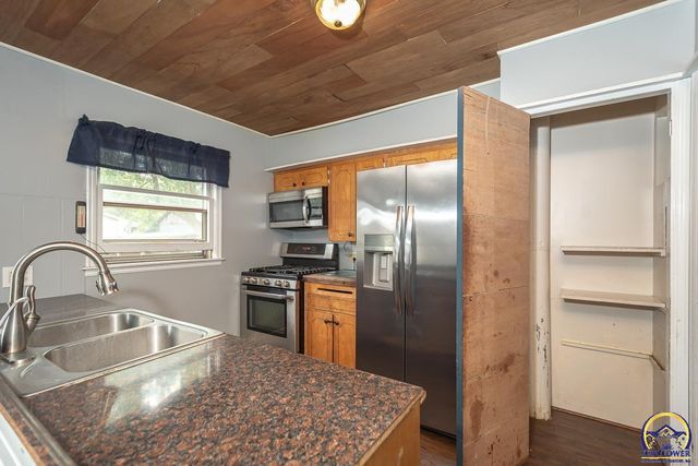 305 Maple ST, Wellsville, KS 66092