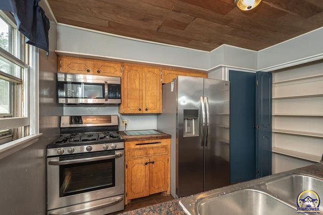 305 Maple ST, Wellsville, KS 66092