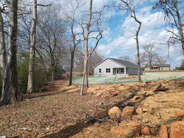 91 Simpson Creek Road, Laurens, SC 29360