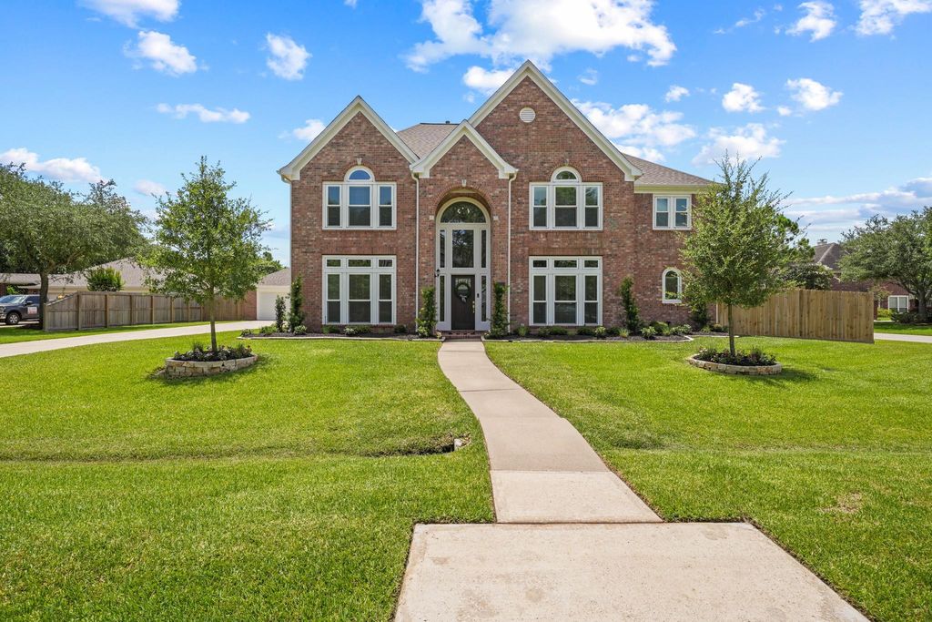 403 Trail Head Street, Friendswood, TX 77546