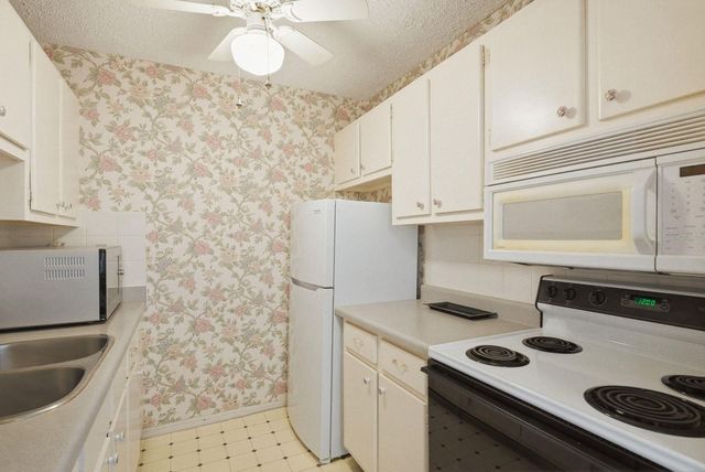8220 112TH STREET 208, Seminole, FL 33772