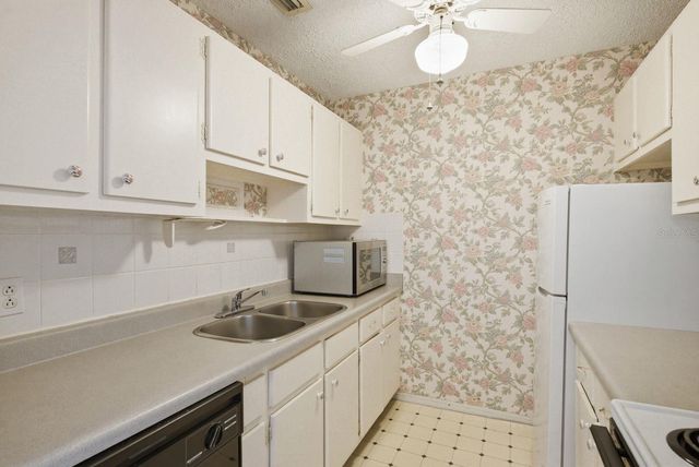 8220 112TH STREET 208, Seminole, FL 33772