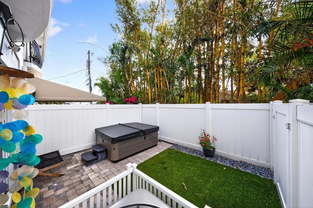 1942 NE 32nd Street, Lighthouse Point, FL 33064