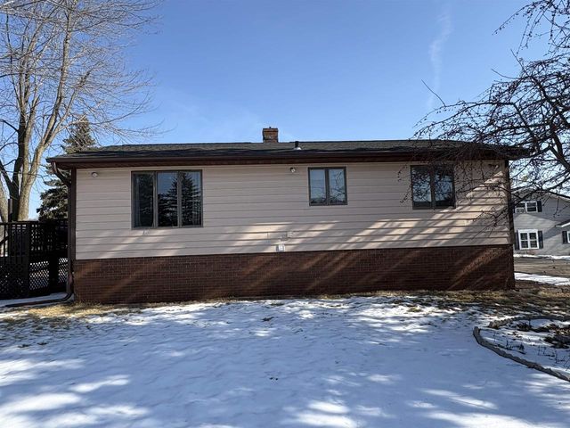 3722 N Casaloma Drive, Appleton, WI 54913