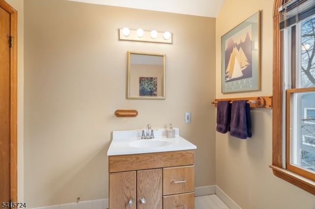 97 Harding Rd, Glen Rock Boro, NJ 07452