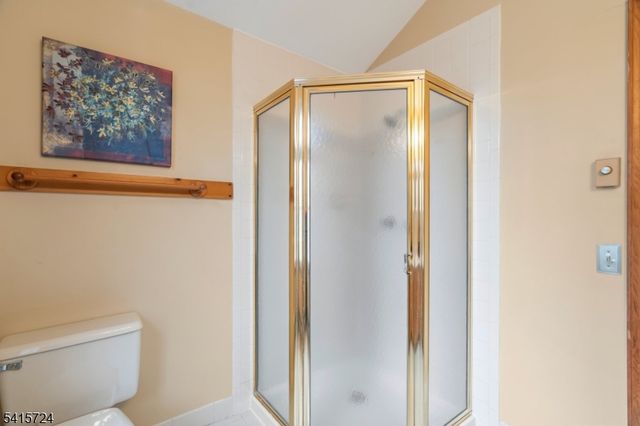 97 Harding Rd, Glen Rock Boro, NJ 07452