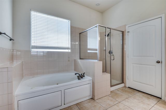 124 Windsor Circle, Waxahachie, TX 75165