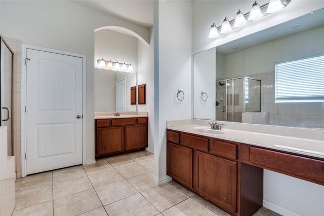 124 Windsor Circle, Waxahachie, TX 75165