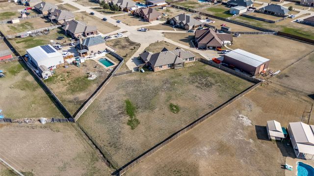 124 Windsor Circle, Waxahachie, TX 75165